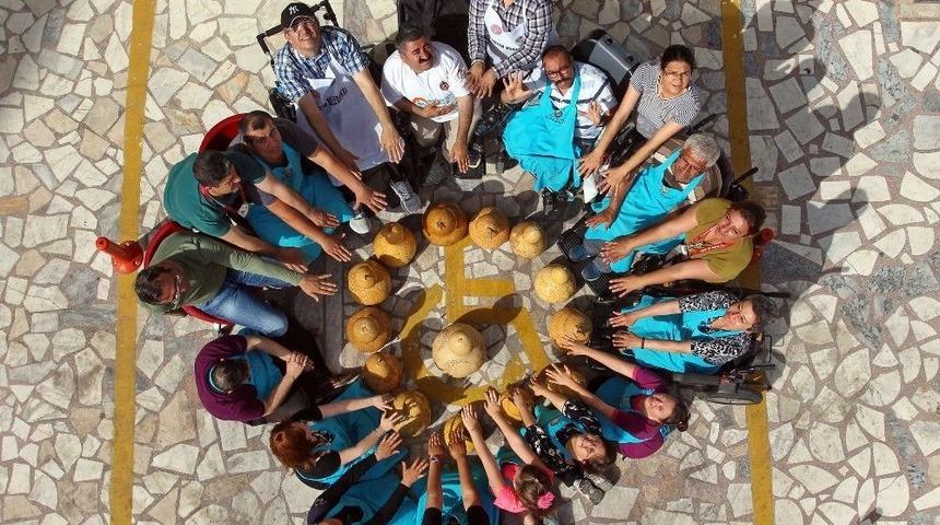 Alanya Caddelerini Engelli Bireylerin Yaptığı Lambalar Aydınlatacak