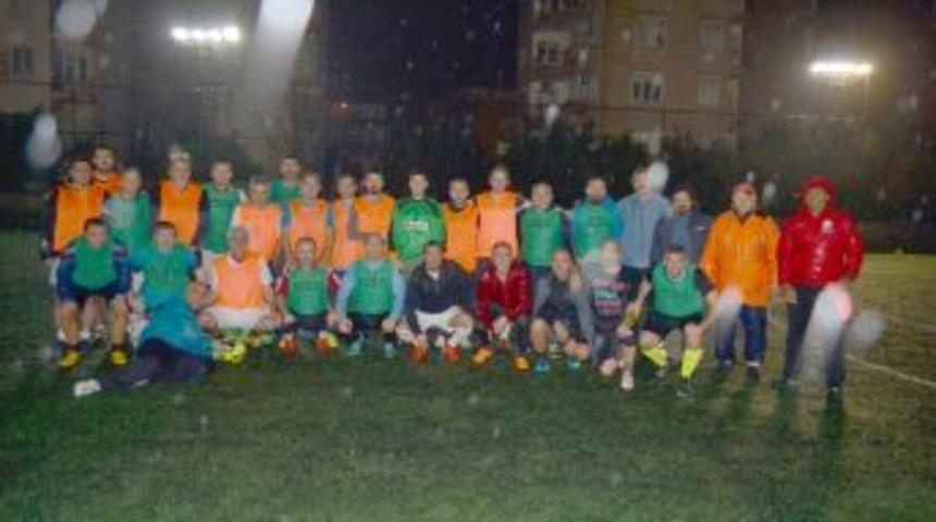 Dostluk Yağmur Dinlemedi