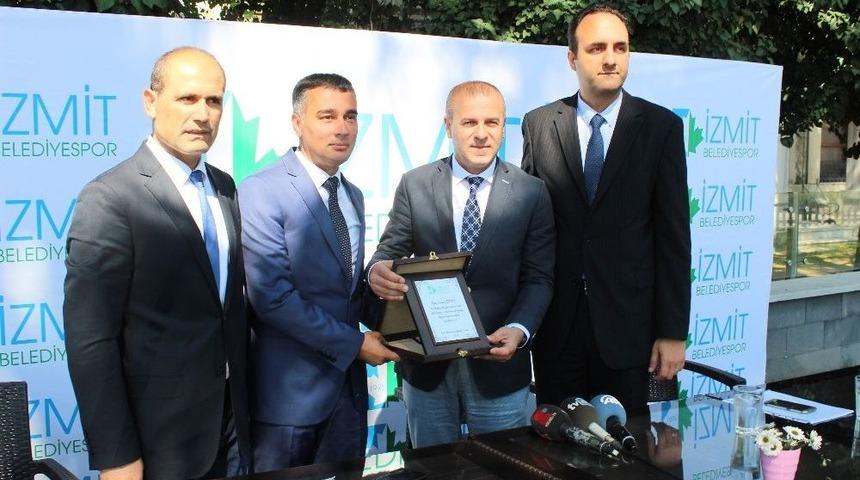 S&uuml;per Lig&rsquo;e &Ccedil;ıkan İzmit Belediyespor&rsquo;da Yeni Başkan &Ouml;zt&uuml;rk Oldu