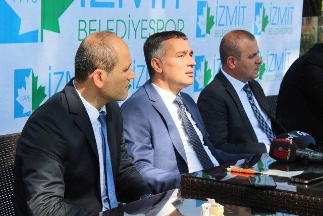 Süper Lig’e Çıkan İzmit Belediyespor’da Yeni Başkan Öztürk Oldu