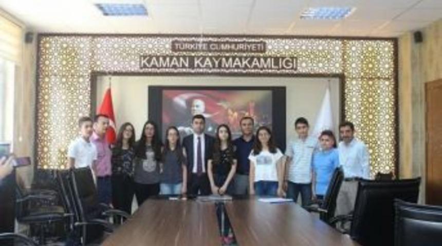 Kaymakam Girgin, Başarılı Öğrencileri Çeyrek Altın İle Ödüllendirdi