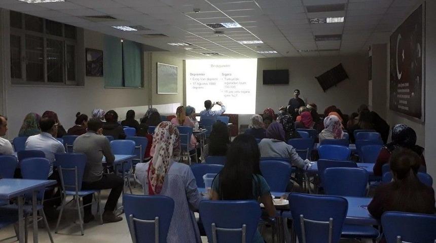 &Uuml;niversite &Ouml;ğrencilerine T&uuml;t&uuml;nle M&uuml;cadele Semineri