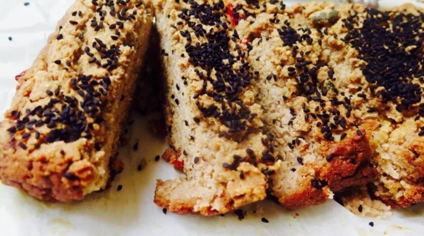 Glutensiz Ev Yapımı Kurutulmuş Domatesli Ekmek