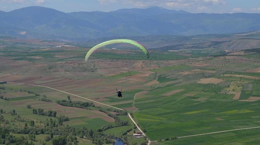 Karab&uuml;k&rsquo;te Yama&ccedil; Paraş&uuml;t&uuml; Heyecanı