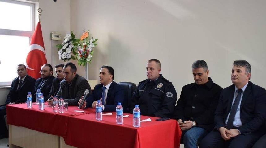 Mutki Kaymakamı Muhtar Ve Vatandaşlarla Bir Araya Geldi