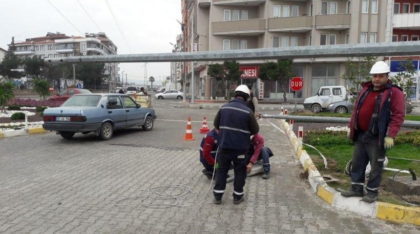 Burhaniye Caddeleri Işıl Işıl