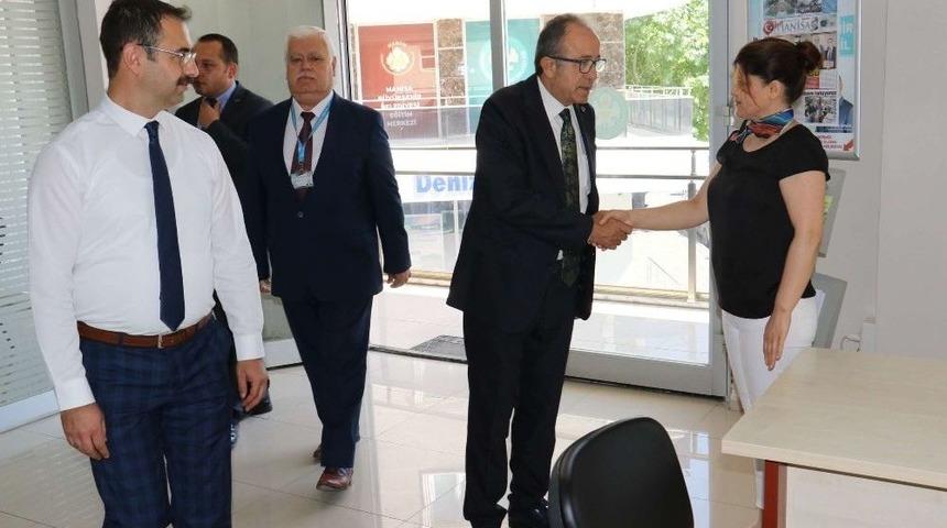 G&ouml;rdes&rsquo;te 3 Engelli Vatandaşa Ak&uuml;l&uuml; Sandalye