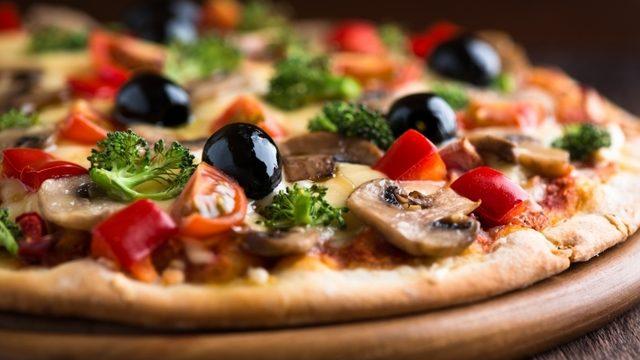 Glutensiz Sebzeli Vegan Pizza