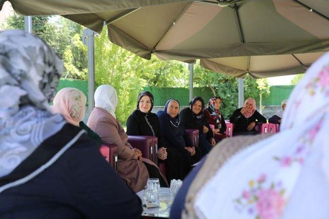 Fatma Çolakbayrakdar, Yemlihalı Kadınlarla Bir Araya Geldi.