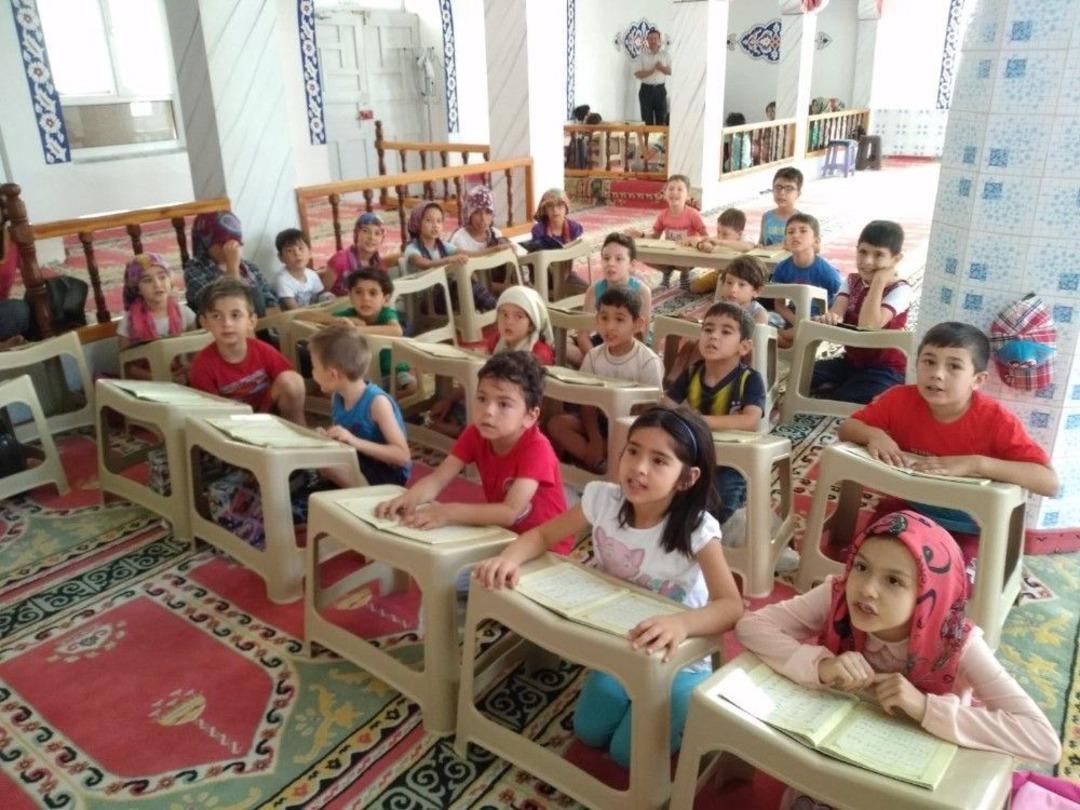 Selendi&rsquo;nin Camileri Cıvıl Cıvıl Oldu