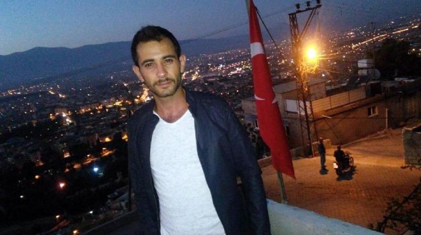 Arkadaşını Bı&ccedil;aklayarak &Ouml;ld&uuml;rd&uuml;