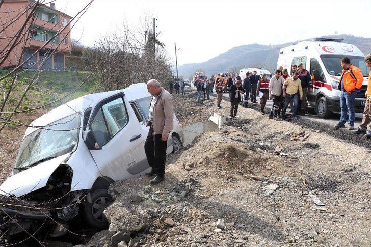 Kanser Taramasından Dönerken Kaza Yaptılar: 9 Yaralı G4