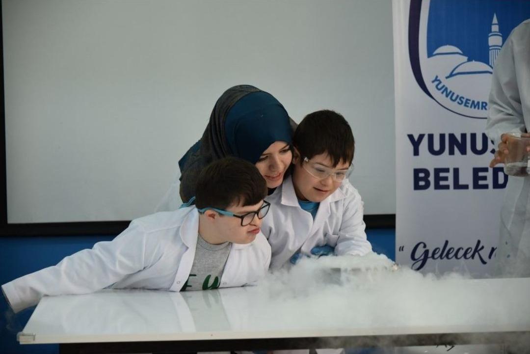 &Ouml;zel &Ouml;ğrenciler Bilim Şenliğini &Ccedil;ok Sevdi