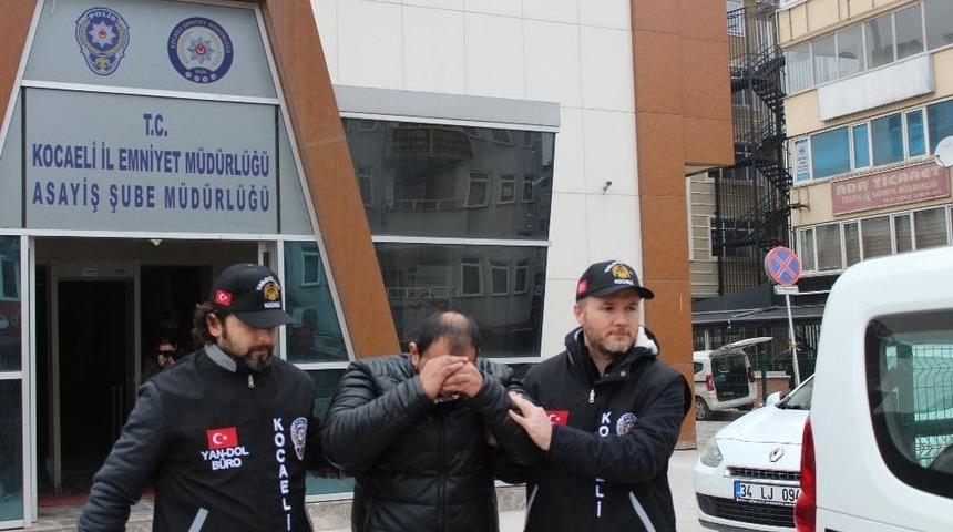 Ailecek &Ccedil;alışan Hırsızlar Otomobillerinde Yakalandı