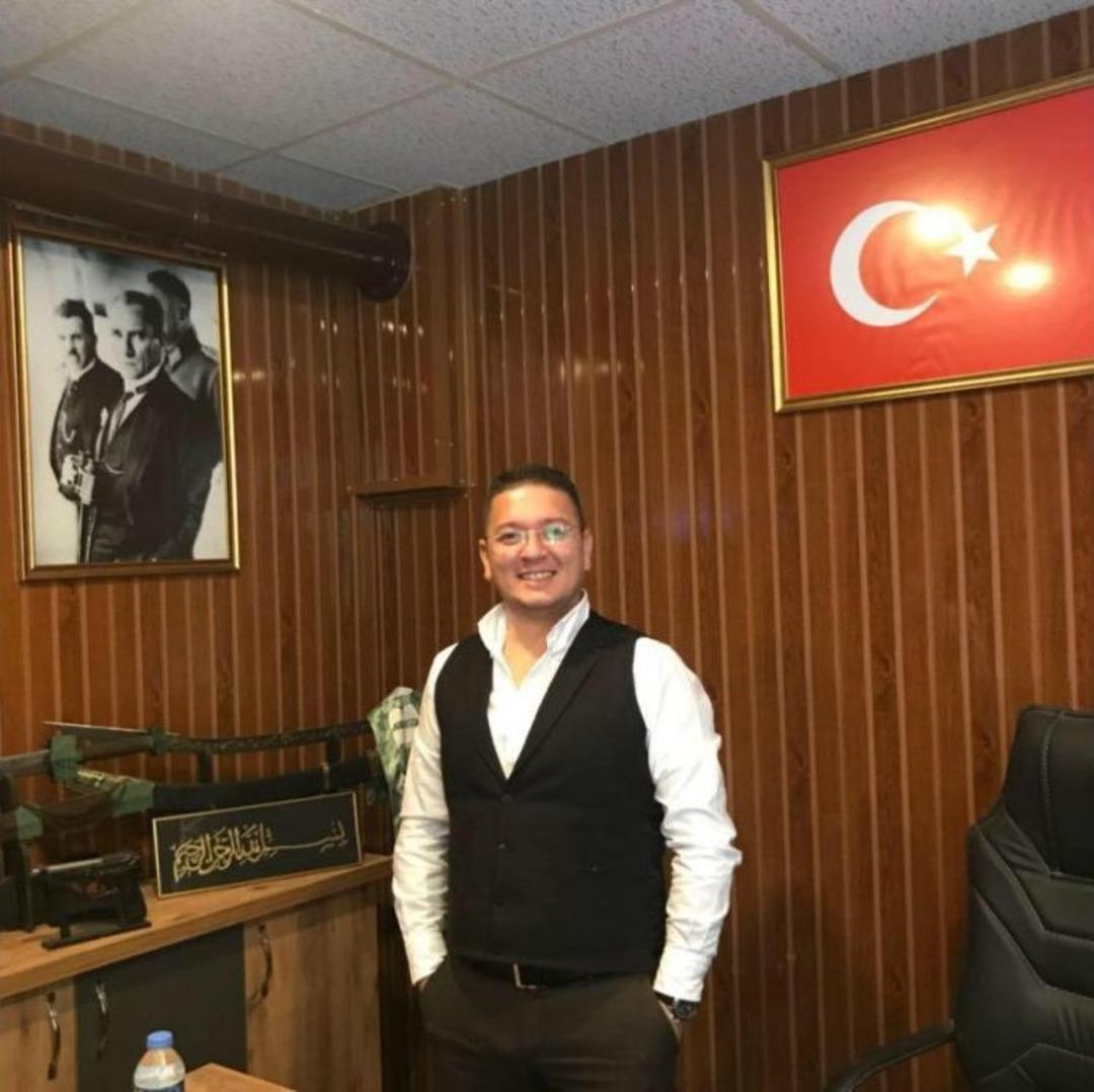 &Uuml;nl&uuml; Tatlıcının Sahibi Eşiyle Konuştuğu Sırada Silahla Başından Vuruldu