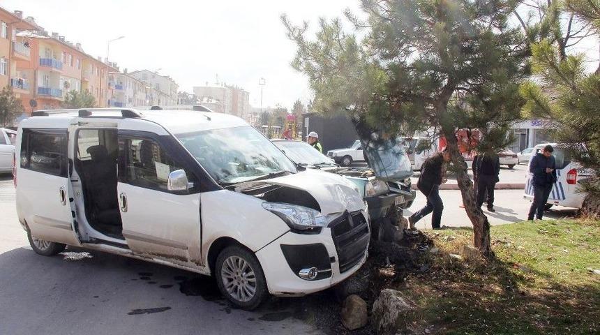 Kazada Yaralananlara Yardım Ederken Kaza Yaptı