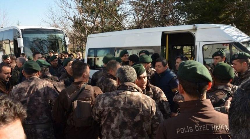 Konya&rsquo;da &Ouml;zel Harekat Polisleri, Afrin&rsquo;e Uğurlandı