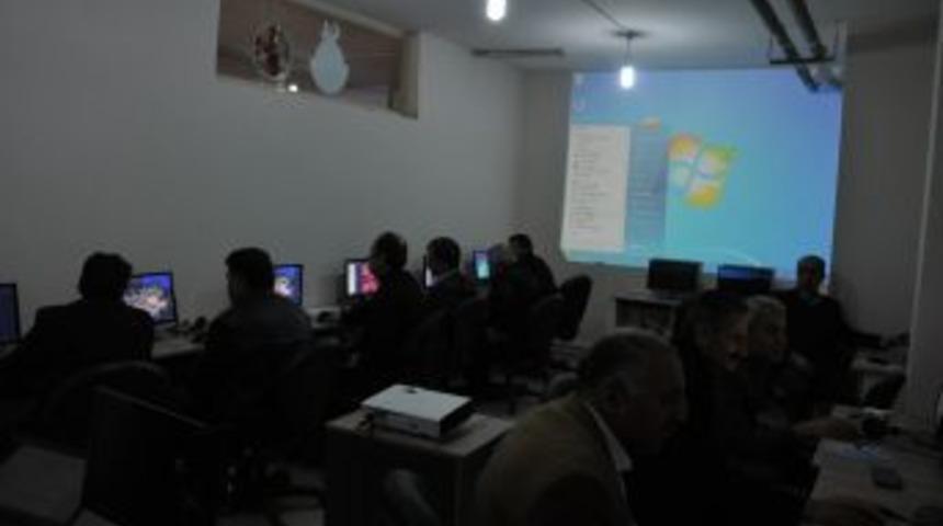 Kızıltepe&rsquo;de Muhtarlara Bilgisayar Kursu Veridi