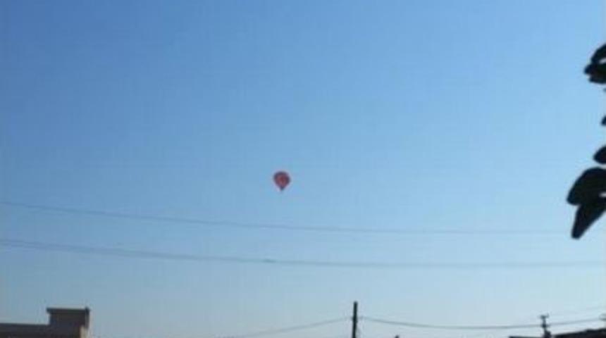 Sıcak Hava Balonu Kent Merkezine S&uuml;r&uuml;kklendi