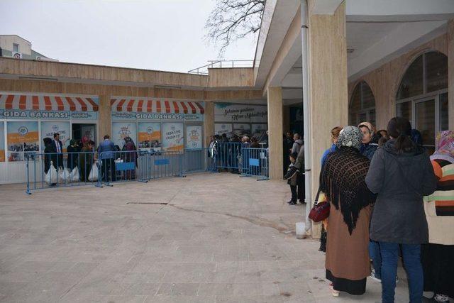 Uysal, 168 Aileye Yardım Elini Uzattı 3