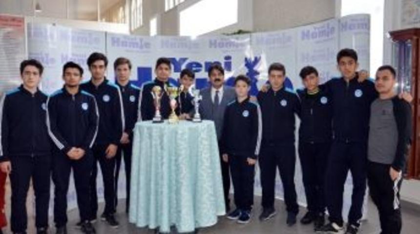 Basketbolda B&ouml;lge Şampiyonu Olan Okulda &Ouml;ğrencilerin Spora İlgisi Arttı