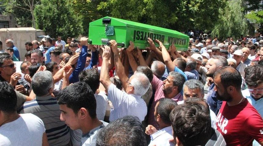 Belediye Başkanının Boğulmaktan Kurtardığı Çocuk Son Yolculuğuna Uğurlandı