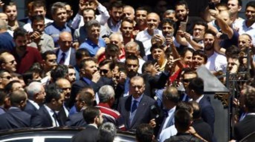 Cumhurbaşkanı Erdoğan&rsquo;a Vatandaşlardan Yoğun İlgi