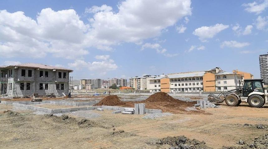 Yeni Mahalle Bilgi Evi İnşaatı Hızla İlerliyor