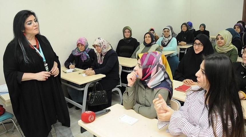 Nezaket Ve Zarafet Eğitimi&rsquo;ne Kadınlardan Yoğun İlgi