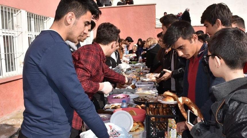 Mehmetçiğe Kermes Desteği