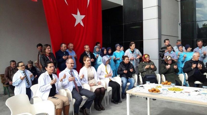 Temizlik Personeli Şehitler İ&ccedil;in Lokma D&ouml;kt&uuml;rd&uuml;