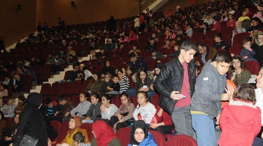 Şırnak&rsquo;ta &Ouml;ğrenciler Tiyatroyla Buluştu