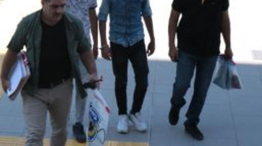 Elini Kırılan Cam Kesince Kan &Ouml;rneğinden Tespit Edilerek Yakalandı