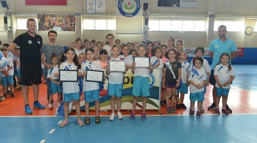 Yaz Spor Okullarında Sertifika Sevinci