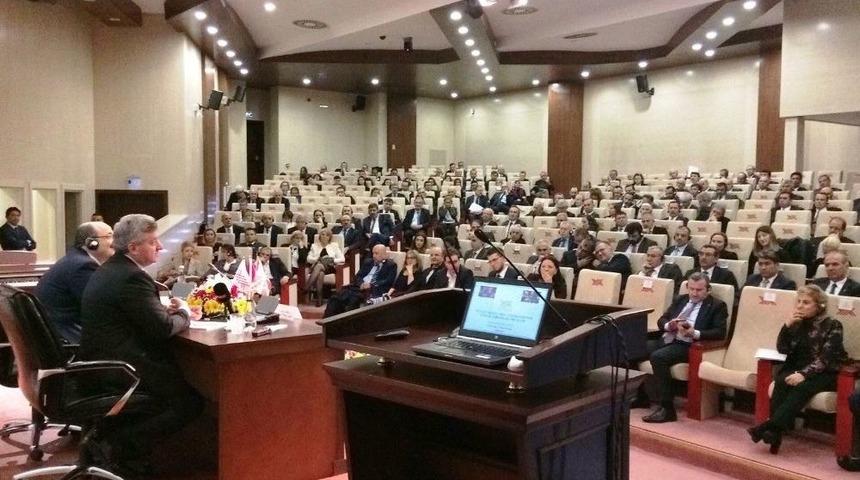 Karacoşkun Konferansa Katıldı