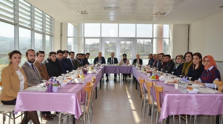 Rekt&ouml;r Uzun Engelli &Ouml;ğrencilerle Bir Araya Geldi