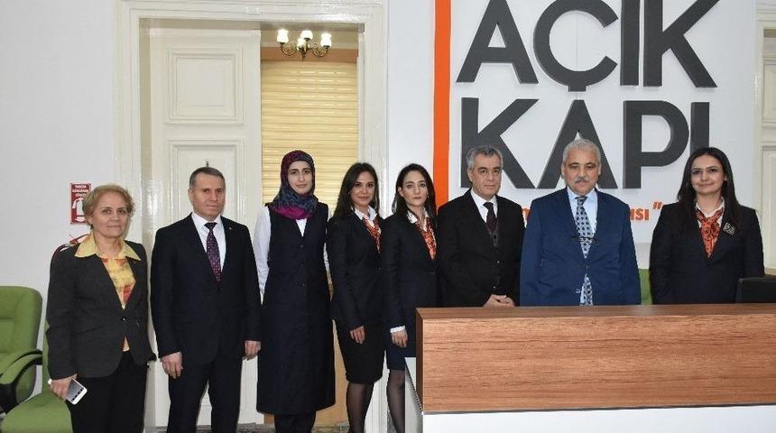 Manisa Valiliği A&ccedil;ık Kapı Birimi Manisalıların Hizmetinde