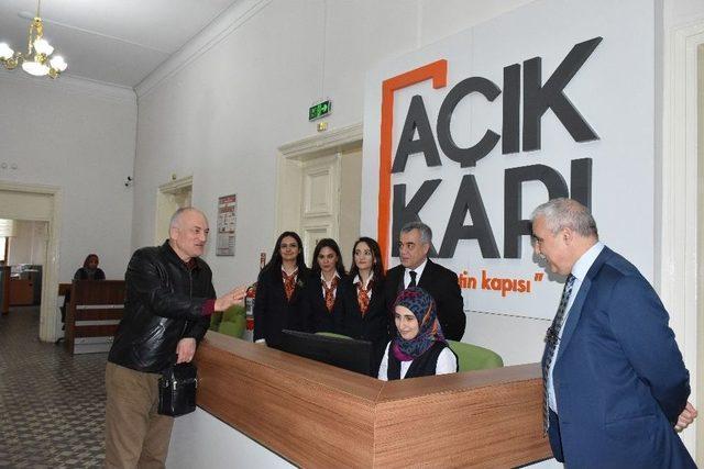 Manisa Valiliği A&ccedil;ık Kapı Birimi Manisalıların Hizmetinde 2