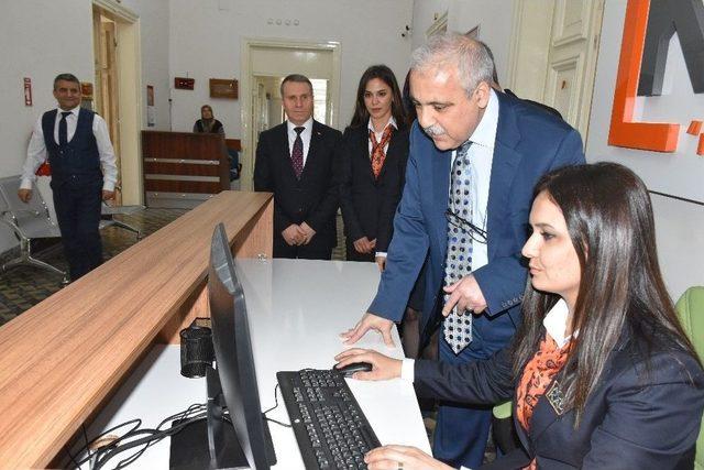 Manisa Valiliği A&ccedil;ık Kapı Birimi Manisalıların Hizmetinde 3