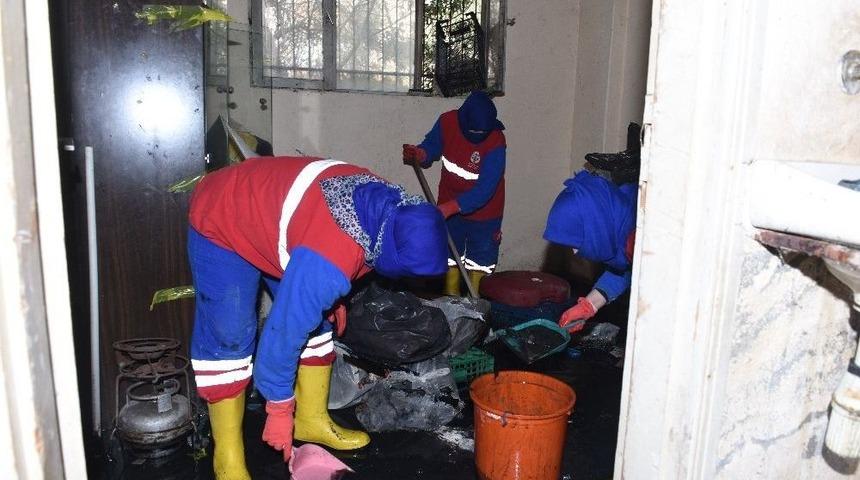 Evini Su Basan Vatandaşa Belediye Ekipleri Yardım Etti