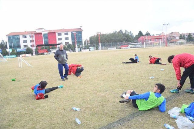 Şuhut Belediye Hisarspor, Yatağanspor Maçı Hazırlıklarını Sürdürüyor