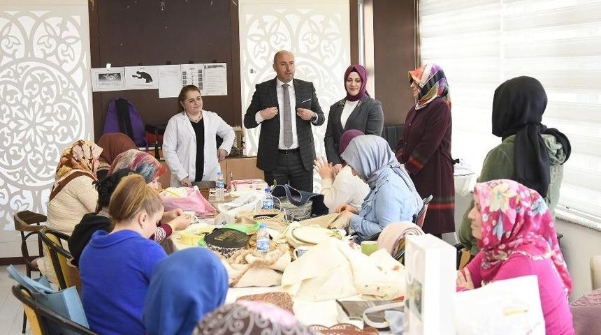 Başkan Togar Ve Eşi, Kursiyerlerin Taleplerini Dinledi