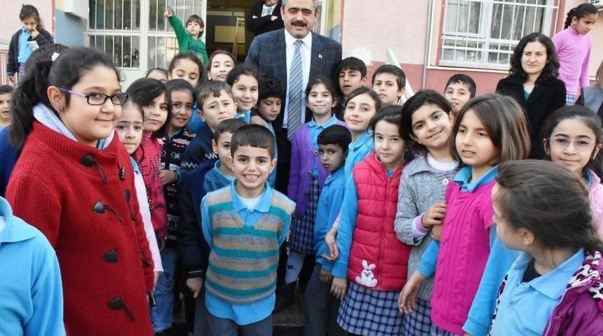 Başkan Alıcık &Ouml;ğrencilerin Kalbinde Taht Kurdu