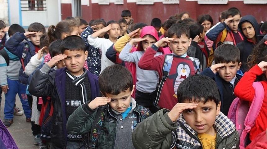 &Ouml;ğrenciler Har&ccedil;lıklarını Afrin&rsquo;deki Mehmet&ccedil;ik&rsquo;e G&ouml;nderdi