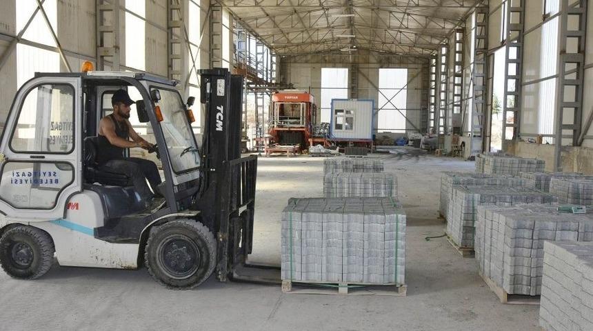 Seyitgazi Kendi Parke Taşını &Uuml;retiyor