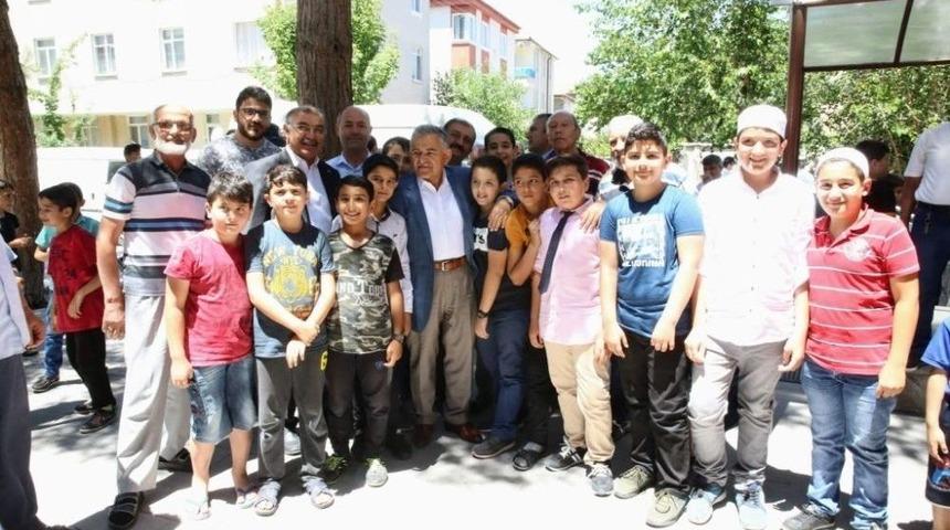 Başkan Memduh B&uuml;y&uuml;kkılı&ccedil;, Esenyurt Mahalle Haklıyla Bir Araya Geldi