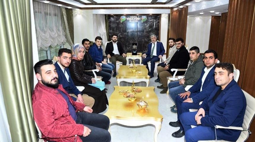 Başkan Polat Gen&ccedil;leri Ağırladı