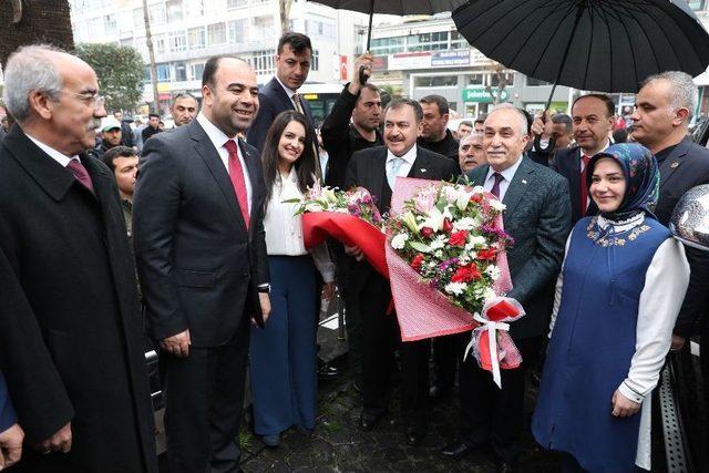 Bakanlar Şanlıurfa’da Vatandaşlara Fidan Dağıttı