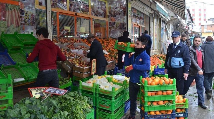 Zabıta Ekipleri Kaldırım İşgaline Taviz Vermiyor