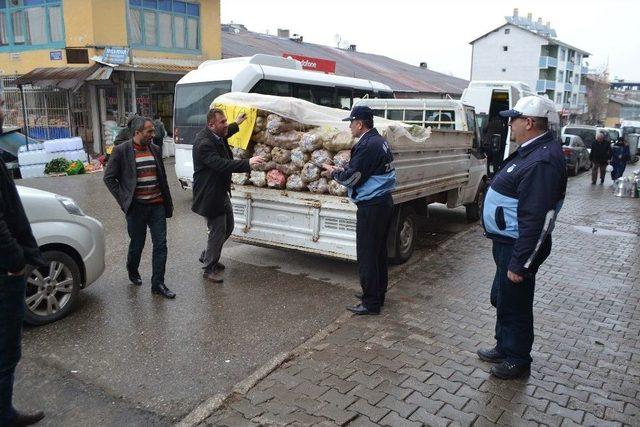 Zabıta Ekipleri Kaldırım İşgaline Taviz Vermiyor